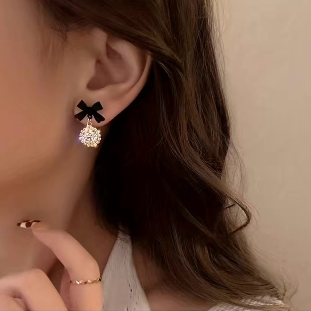 💚2 for $15💚 Bowtie earrings